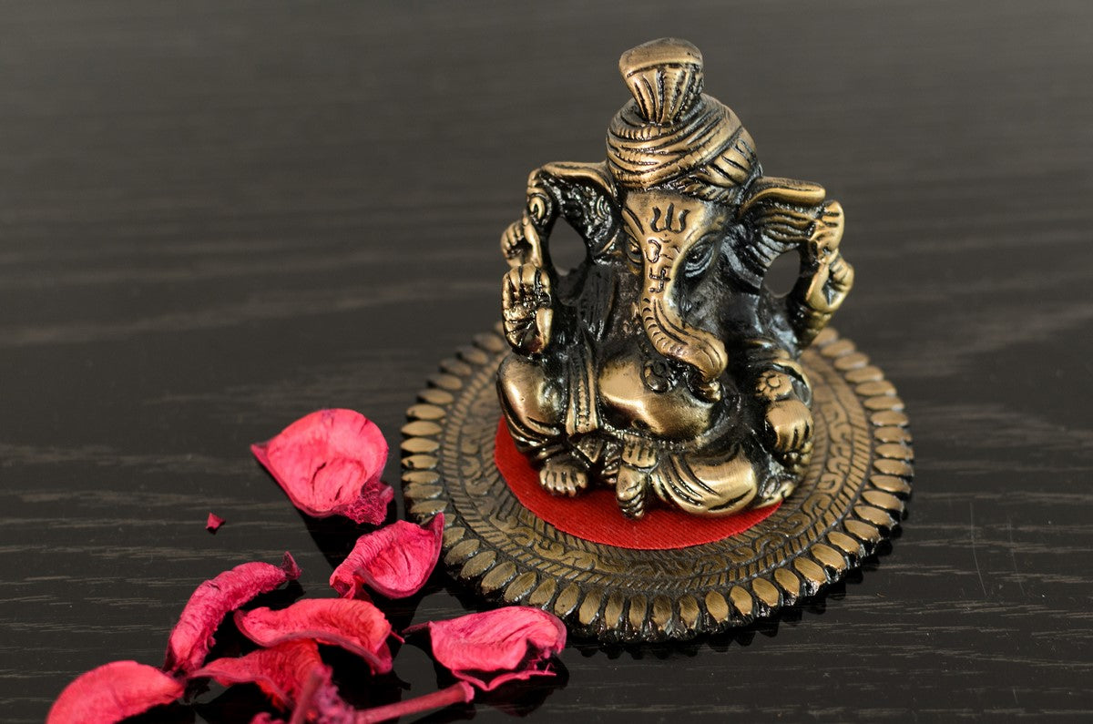 Phagdi Lord Ganesha on Round Base